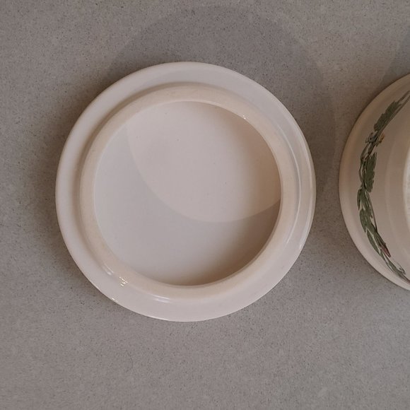 Small Lidded Trinket Pot by Westfield Art Pottery Branded The National Trust - Picture 9 of 10